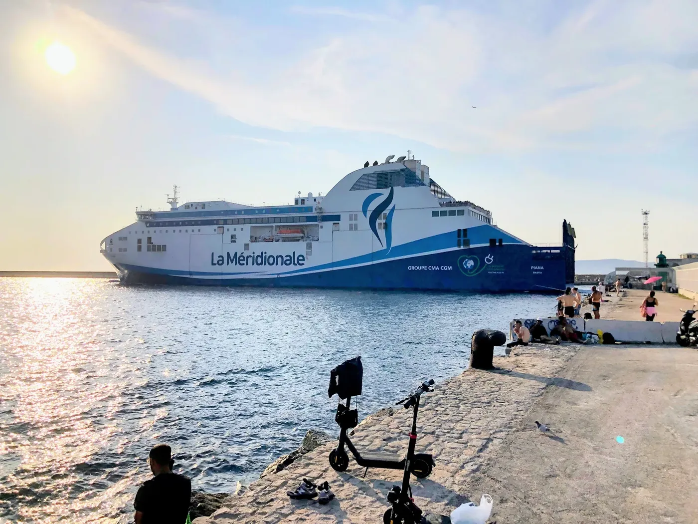 La Méridionalen lautta Piana saapuu Marseillen satamaan